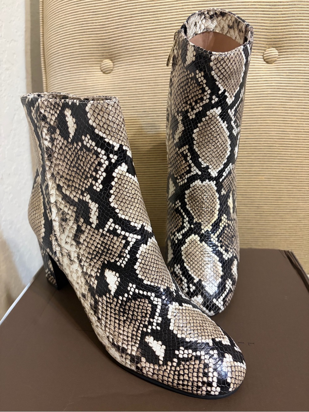 NWT Linea Paolo Women’s Wylda 2 Leather Snakeskin Embossed Bootie/Sizes 10 & 11